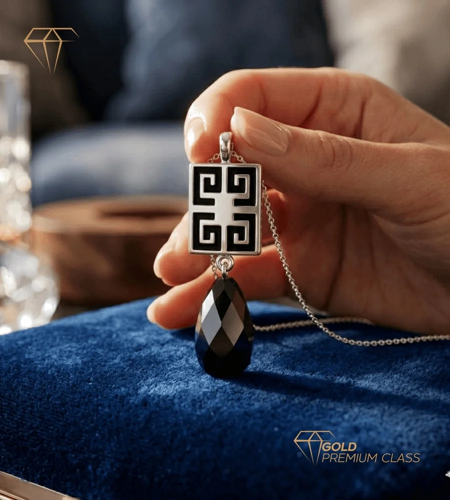 Colgante Ónix Pera Oro Blanco 18k Grecas — vista 2