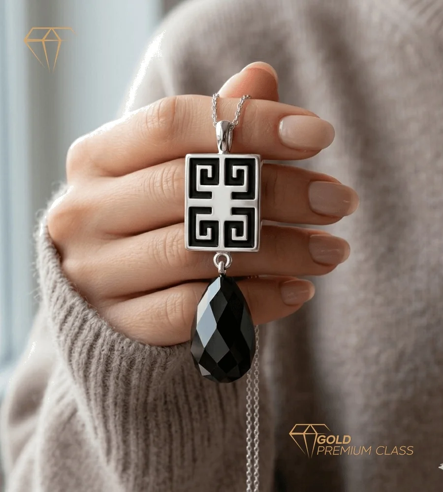 Colgante Ónix Pera Oro Blanco 18k Grecas — vista 3